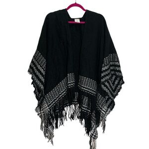 Poncho Black & White Plaid Blanket Shawl Open Front Fringe Acrylic Soft One Size
